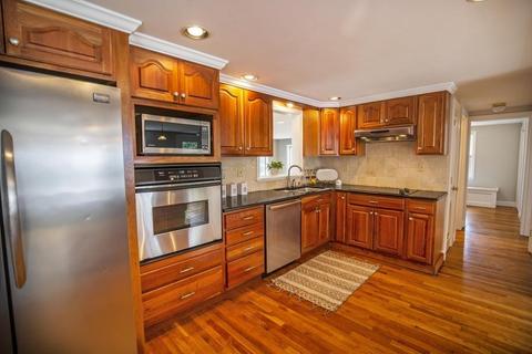 20 Irving St, Reading, MA 01867 photo 8