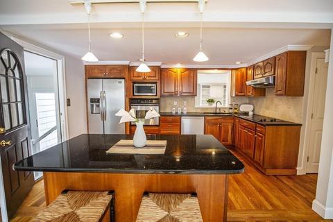 20 Irving St, Reading, MA 01867 photo 9