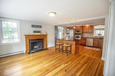 20 Irving St, Reading, MA 01867 photo 4