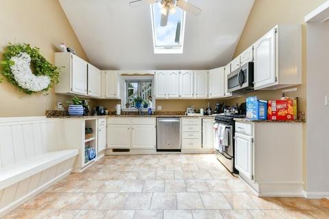419 E 7th St, Boston, MA 02127 photo 3