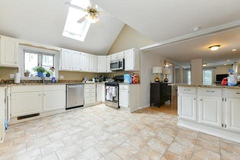 419 E 7th St, Boston, MA 02127 photo 1