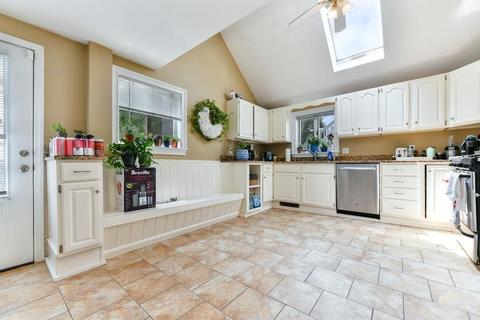 419 E 7th St, Boston, MA 02127 photo 2