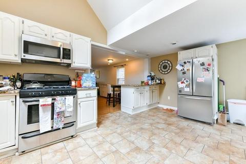 419 E 7th St, Boston, MA 02127 photo 4