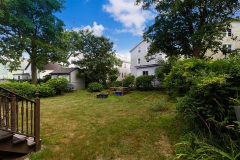 33 Bigelow St, Fall River, MA 02720 photo 4
