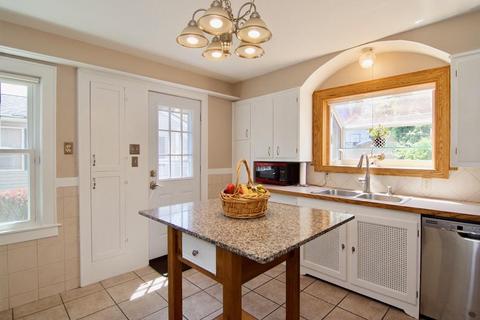 796 Allen St, Springfield, MA 01118 photo 9