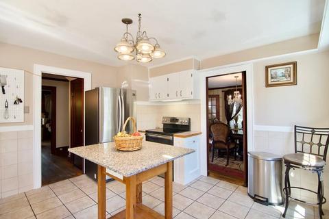 796 Allen St, Springfield, MA 01118 photo 11