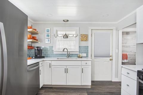 11 Arthur St, Hull, MA 02045 photo 3