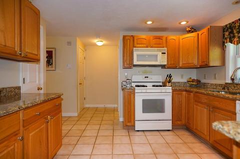 3 Gates Cir, Worcester, MA 01603 photo 6