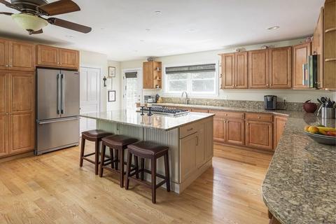 19 Grove St, Upton, MA 01568 photo 2