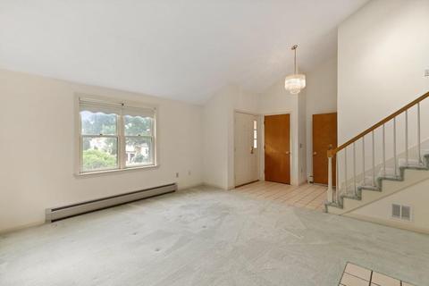 5 Stonegate Ln, Worcester, MA 01605 photo 5