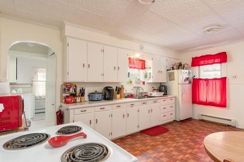 19 Milton St, Chicopee, MA 01013 photo 11