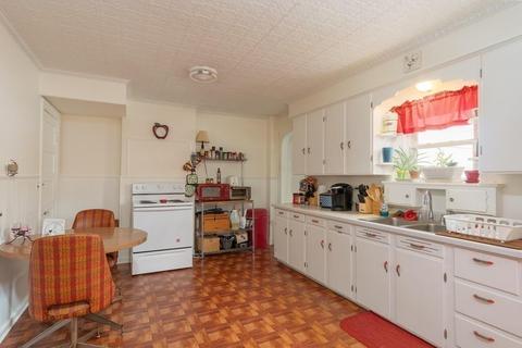 19 Milton St, Chicopee, MA 01013 photo 12