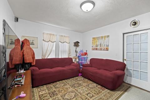 8 Eames St, Framingham, MA 01702 photo 4
