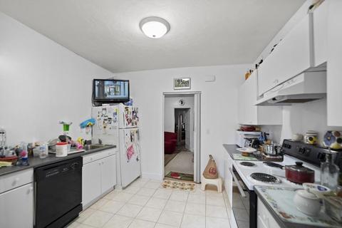 8 Eames St, Framingham, MA 01702 photo 3