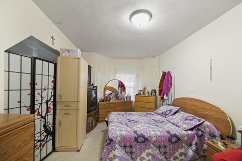 8 Eames St, Framingham, MA 01702 photo 5