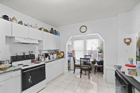 8 Eames St, Framingham, MA 01702 photo 2