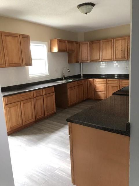 131 Miller St, Springfield, MA 01104 photo 2
