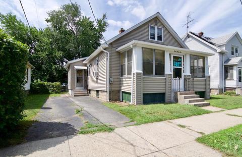 132 Wilber St, Springfield, MA 01104 photo 2