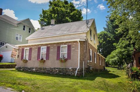 23 Summit St, Clinton, MA 01510 photo 3
