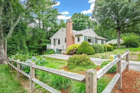 8 Autumn St, Danvers, MA 01923 photo 1