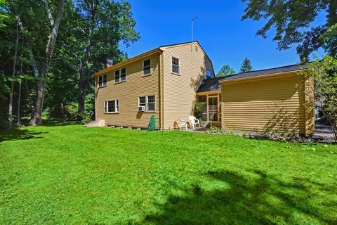 11 Overlook Dr E, Framingham, MA 01701 photo 4