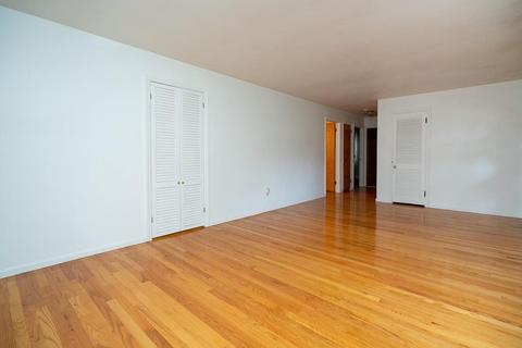 70 Balboa Dr, Springfield, MA 01119 photo 3