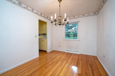 70 Balboa Dr, Springfield, MA 01119 photo 8