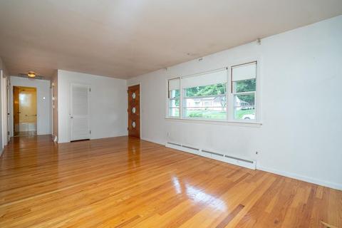 70 Balboa Dr, Springfield, MA 01119 photo 4