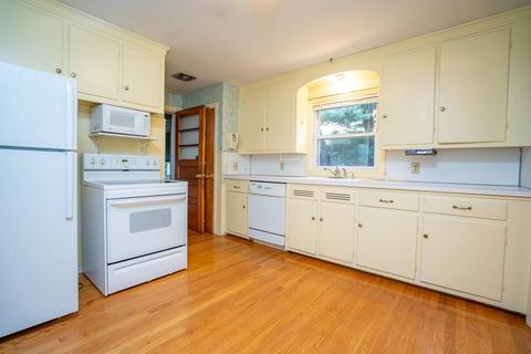 70 Balboa Dr, Springfield, MA 01119 photo 6