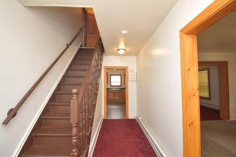 65 Washburn St, Springfield, MA 01107 photo 2