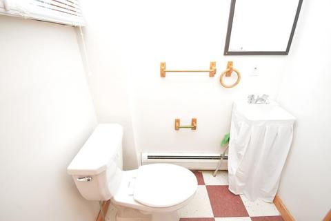 65 Washburn St, Springfield, MA 01107 photo 8