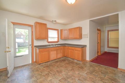 65 Washburn St, Springfield, MA 01107 photo 3