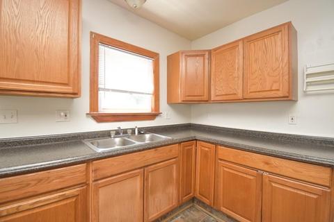 65 Washburn St, Springfield, MA 01107 photo 4