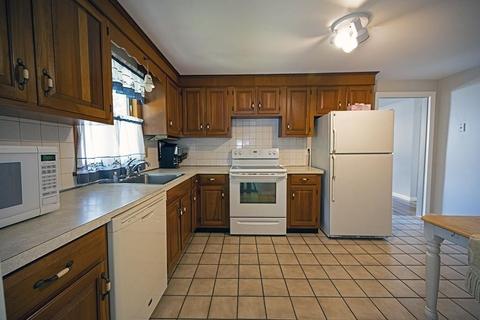 10 Beacon St, Reading, MA 01867 photo 5