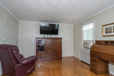 228 Redlands St, Springfield, MA 01104 photo 13