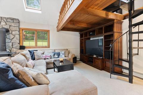 20 Norfolk St, Needham, MA 02492 photo 3