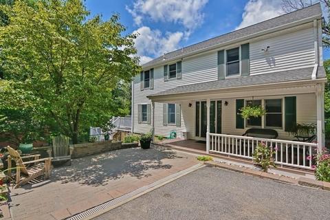 1 Taft Ave, Mendon, MA 01756 photo 4