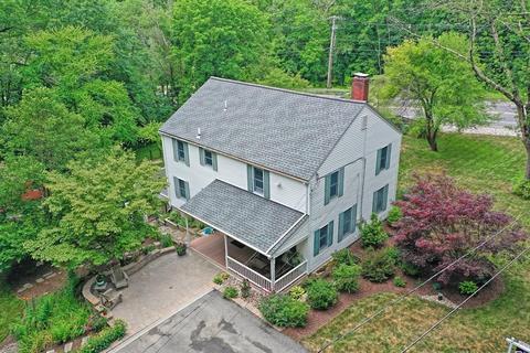 1 Taft Ave, Mendon, MA 01756 photo 1