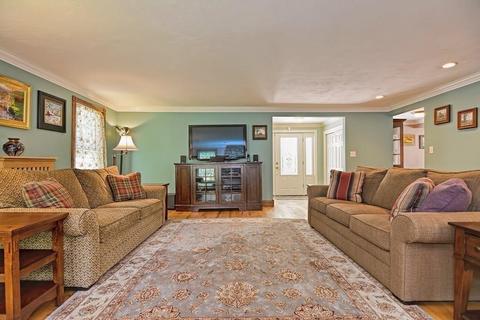 1 Taft Ave, Mendon, MA 01756 photo 12