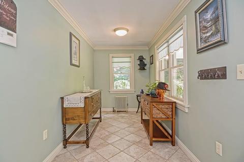 1 Taft Ave, Mendon, MA 01756 photo 9