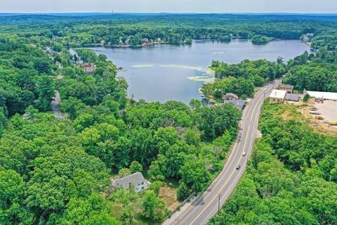 1 Taft Ave, Mendon, MA 01756 photo 3