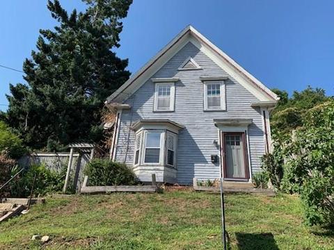 6 Oak St, Gloucester, MA 01930 photo 1