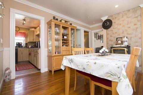 6 Oak St, Gloucester, MA 01930 photo 9