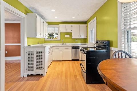 42 Spring St, Wakefield, MA 01880 photo 14
