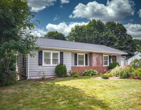 24 Pleasant St, Upton, MA 01568 photo 2