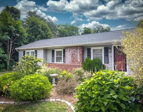 24 Pleasant St, Upton, MA 01568 photo 3