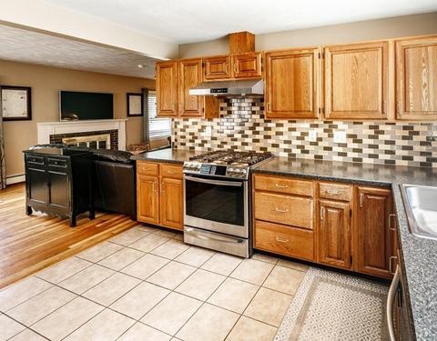 24 Pleasant St, Upton, MA 01568 photo 8
