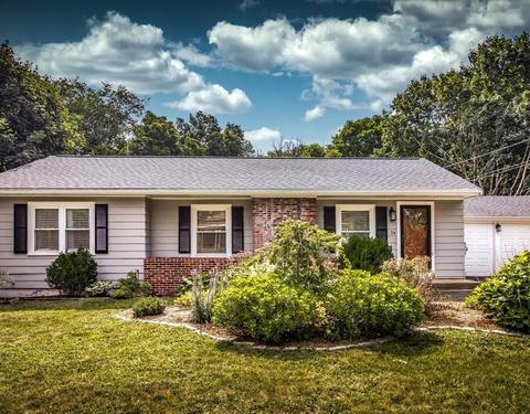 24 Pleasant St, Upton, MA 01568 photo 1