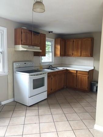 90 Walsh St, Springfield, MA 01109 photo 6