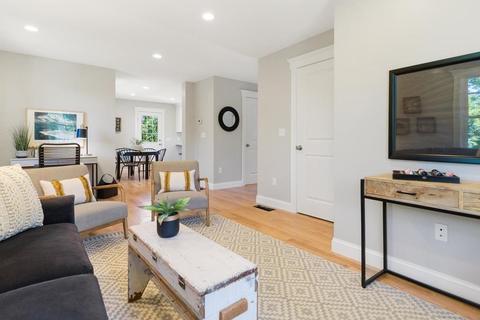 65 Longfellow Rd, Reading, MA 01867 photo 2